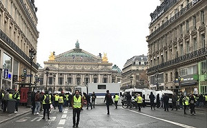 法國黃背心抗議力道減弱  訴求轉向發動公投權