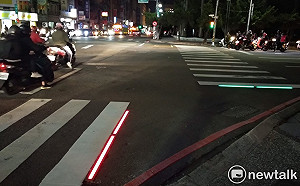 過馬路有保障！台中夜間「行人穿越線紅綠燈」好貼心