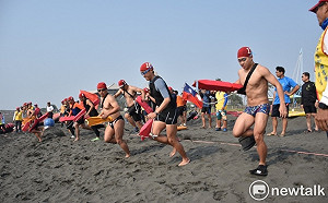 全國救難人員救生競賽 上演真實版「海灘救難隊」