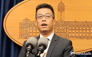 馬英九新書批蔡政府   黃重諺諷：回憶與記憶有落差