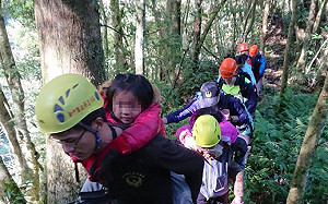 4名登山客受困新竹縣山區　警消成功救援