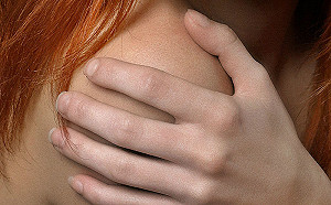 冷天穿毛衣小心乾癢症狀更嚴重！這樣穿能降低不適