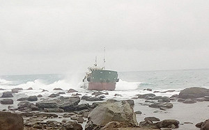 貨船巨龍擱淺墾丁  航港局要求提抽油計畫
