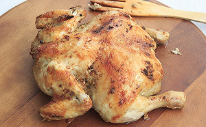 清寒媽帶兩小孩買熱狗配飯吃　她串通賣場員工送烤雞披薩