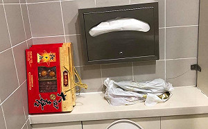 機場男廁裡驚見中國臘肉遭棄　王浩宇：攜帶入境罰20萬