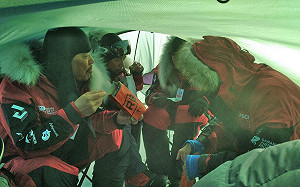 (影)南極特派員第二周回報 / 吃到幸福家鄉味 戰力大增