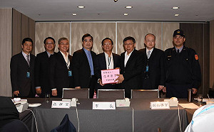 雙城論壇出動600警維安 「阿北」親送橘子慰勉