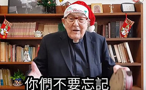 (影)教友瘋傳！102歲神父教唱聖歌活力十足