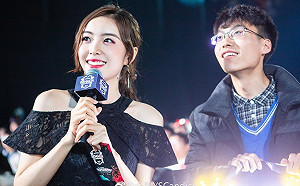 《英雄聯盟》德瑪西亞杯狀況頻頻 主持余霜訪談被喊「阿姨」