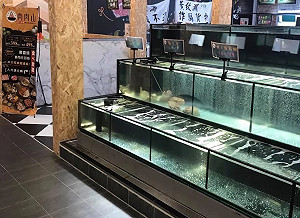 連鎖餐飲集團驚傳欠薪　員工爆 4 月就沒繳勞保