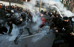 西班牙內閣會議移師激怒獨派  警民爆衝突62傷逮13人