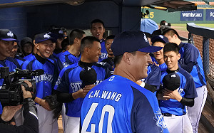 首次擔任總教練 建仔以10：6讓鋒哥吞敗仗