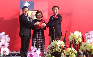 黃偉哲簡約上任 首份公文「擋」龍崎案