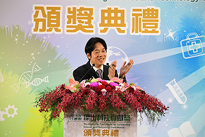 頒獎不忘非洲豬瘟 賴清德：期勉吳漢忠團隊投入疫苗研發