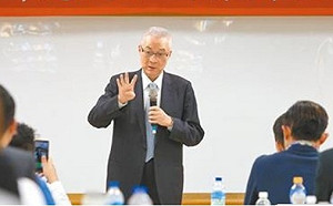 涉世未深的小子？ 吳敦義網路後援會發文「開戰」