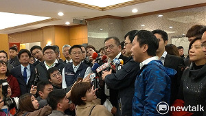 辭立委、中常委爭取清白！高志鵬稱鬧劇：助理索賄，老闆坐牢？