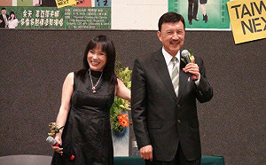 李亞萍代夫接主持棒   「基於愛台心」支持余天參選