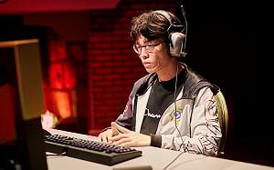 Roger奪《爐石戰記》AHLT邀請賽冠軍 　與小曹、鋼琴殺手、Eason對決亞洲強豪