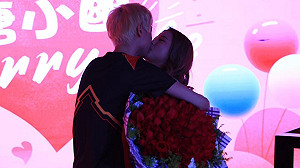 《英雄聯盟》粉絲見面會訂終身！FPX Doinb求婚成功