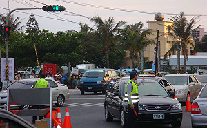 墾丁龍磐草原迎曙光！交通管制看這裡、接駁車免費搭