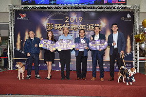 高雄跨年晚會熱鬧登場 韓國瑜偕妻歡唱迎2019