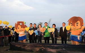 黃偉哲跨年三部曲趕場 清晨主持二寮迎曙光