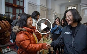 (影)從趴趴熊變小金剛 黃暐瀚：4大老 救了蔡英文