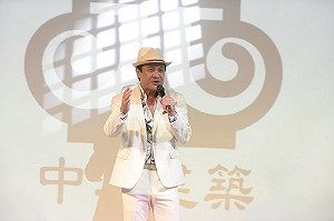 蘇嘉全勁裝高歌做公益　網友狂讚：被政治耽誤的歌手