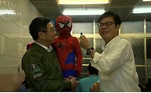 直播PK兩樣情 韓國瑜大吐施政苦水 陳其邁樂啖老店火鍋