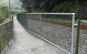 防止行人走捷徑闖平交道　台鐵耗資3.7億設圍籬救命