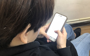 驚！糖尿病患日滑手機三小時視網膜病變機率暴增五倍