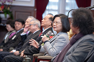 接見模範公務員 蔡英文期勉文官克盡職守 為台灣打拚