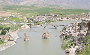 拒讓土耳其萬年古鎮沉海底  居民串連抗議反建大壩