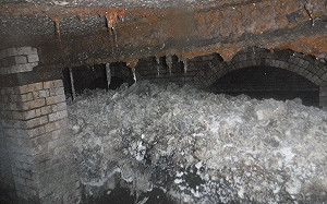 噁！尿片 保險套地底竄流  英驚現64米油脂垃圾龍