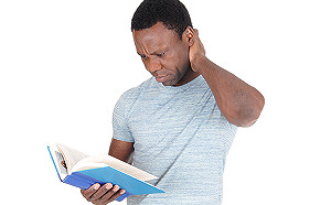 研究生頭皮大量增屑　這些惡習恐種下乾癬因子