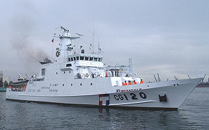 陸湖泊搬運船入侵澎湖海域 海巡艦逮6人扣船查驗