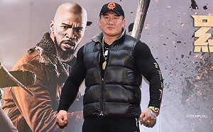 網友「揚言刺殺」！館長冷回3字　粉絲譏：被當健身器材