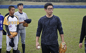 日職／前日職金手套來台　期待王柏融好表現