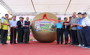 促銷高雄蜜棗 韓國瑜、邱議瑩同台無互動