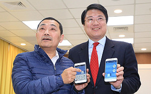 林右昌侯友宜合體　互加Line促市政溝通