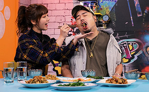 《Game什麼東西》親密餵食、擦嘴全都來！泱泱提供「一日老婆出租」