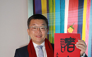 書法名家王振邦揮毫　蔡其昌印製春聯大方送