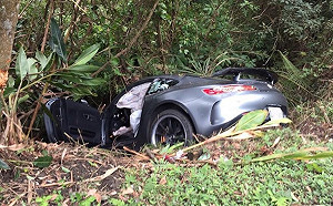 GG了！部落客試駕千萬賓士墜山溝　維修金額恐飄破百萬