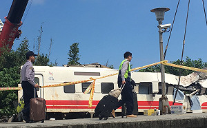 普悠瑪罹難者家屬質疑調查真相　林佳龍對政院「也不滿」