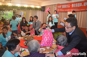 嘉縣市弱勢長者圍爐　平均年齡超過75歲