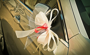 好友求出禮車…他一聽新娘秒拒絕　嘆：你弟媳是我前女友