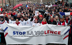 不滿黃背心太暴力  法國藍背心、紅領巾走上街頭
