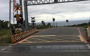 走軌道拍照會受罰！朝聖「櫻木花道平交道」要注意