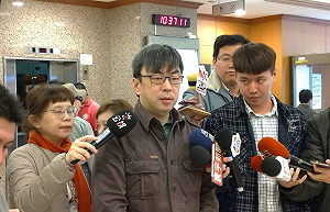 砸毀新潮流系大門  段宜康：江先生不厚道，過去我們常資助他