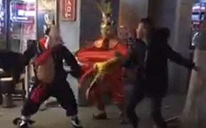 (影)為了幾塊錢 孫悟空和豬八戒聯手毆人